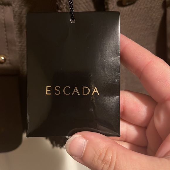 Blazer - Picture 2 of 11